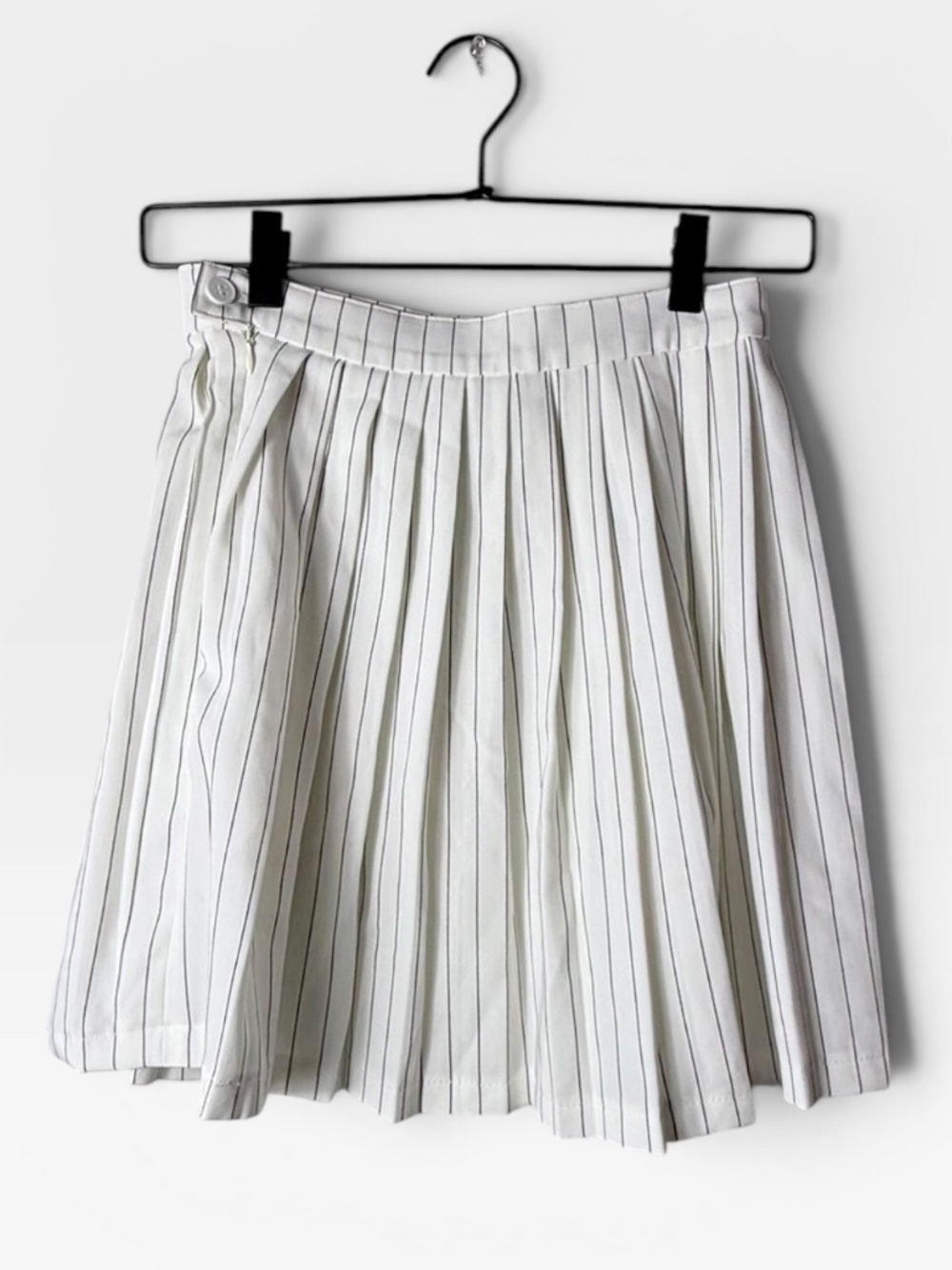 Lioness Pleated Black and White Stripe Mini Skirt Size Small (G)